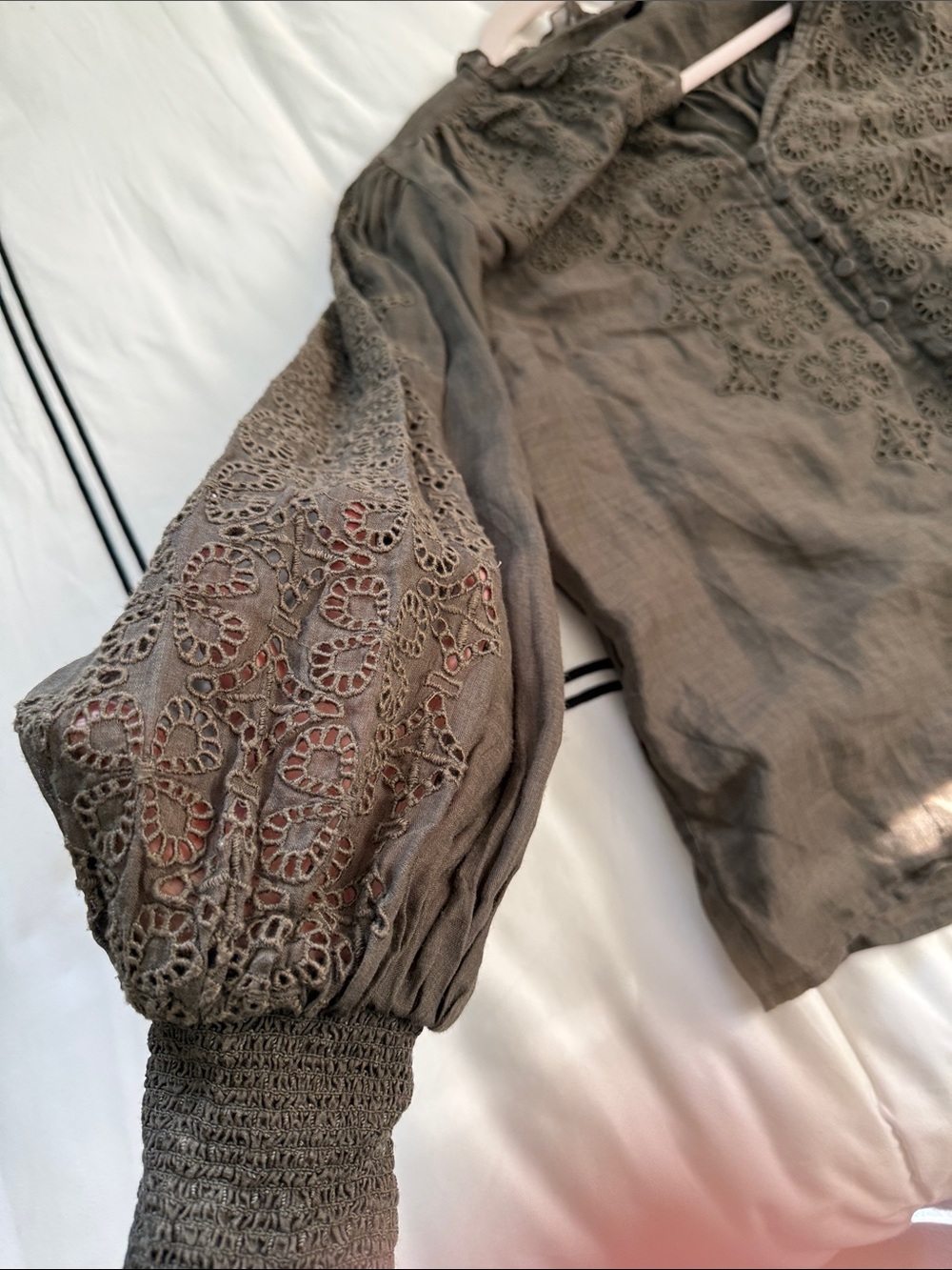 Banana Republic Olive Eyelet Linen Peasant Blouse. 100% Ramie, Made in India - Picture 3 of 8